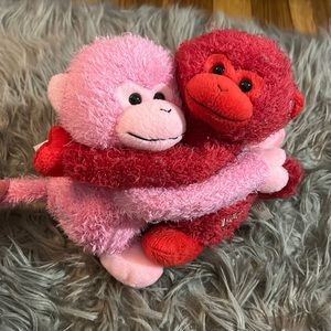 Hugging pink and red monkeys